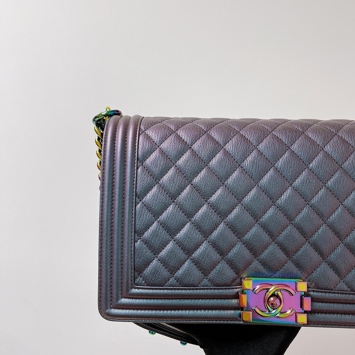 Quilted Caviar New Medium Boy Bag Iridescent Green