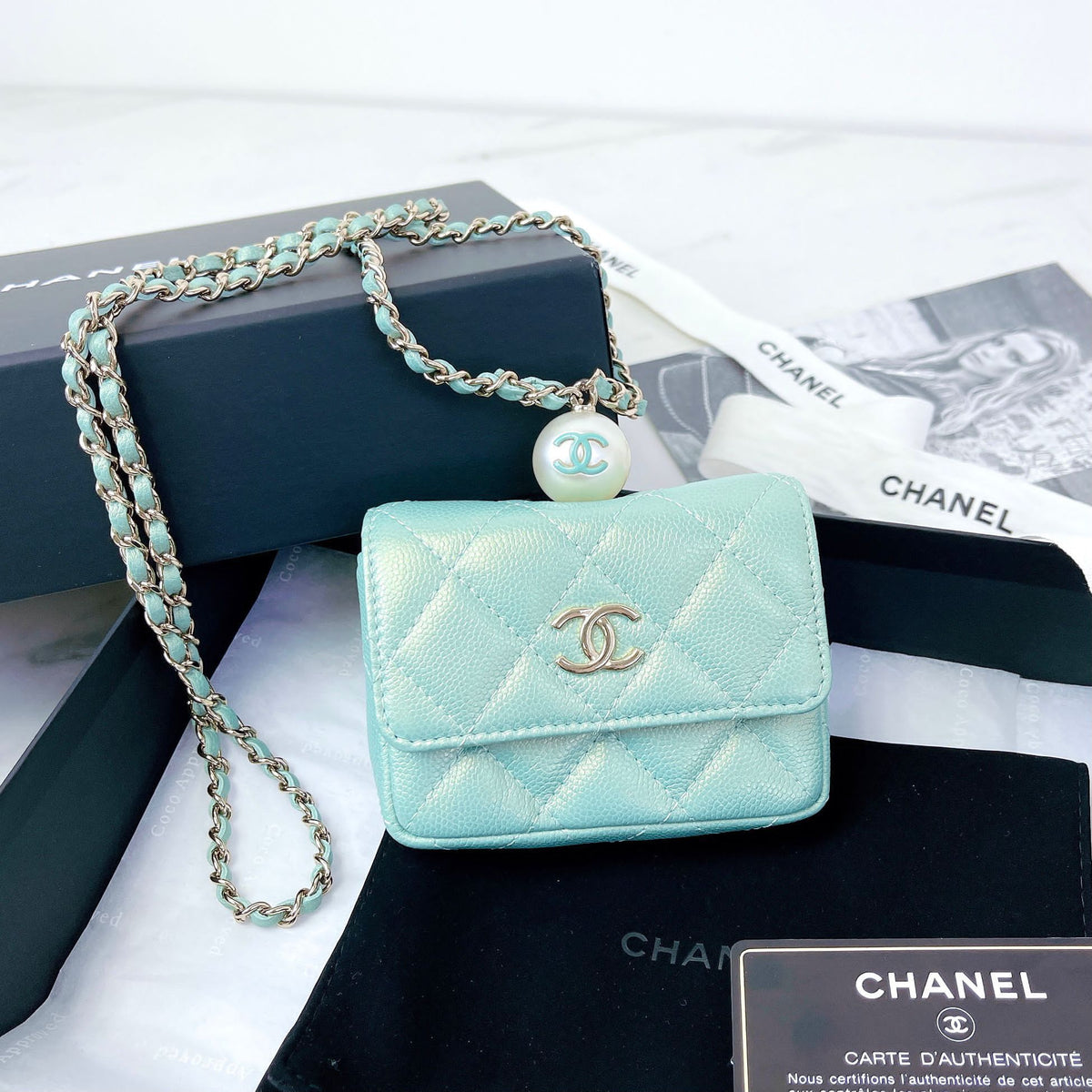 Caviar Quilted Pearl  Holder Caviar Blue GHW