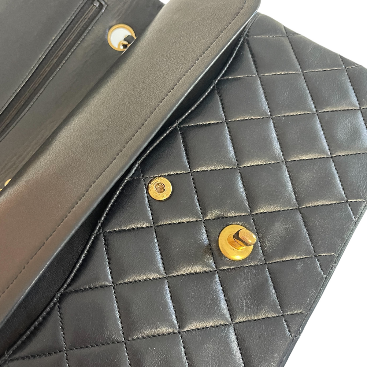 Vintage Classic Flap Medium Lambskin Black GHW