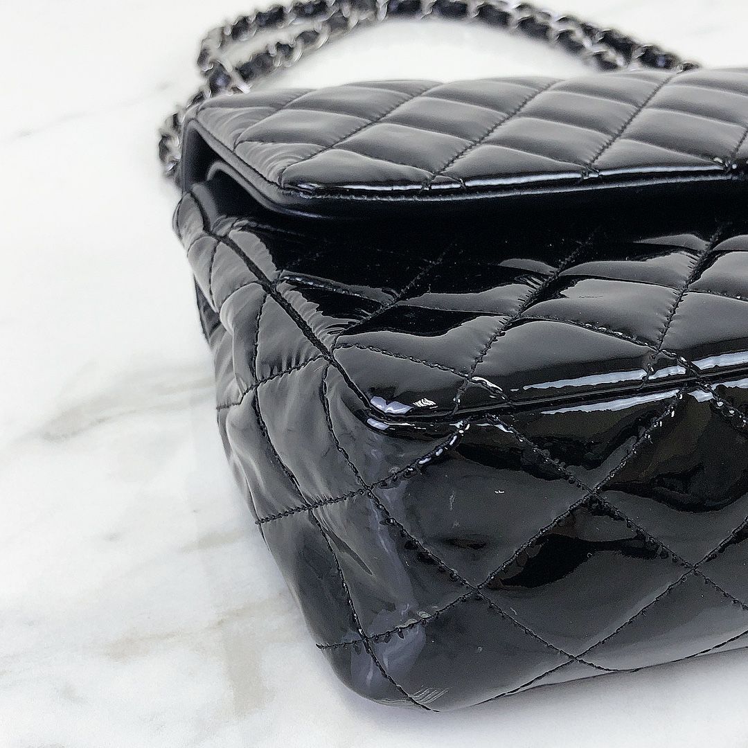 Medium Classic Flap Patent Black SHW