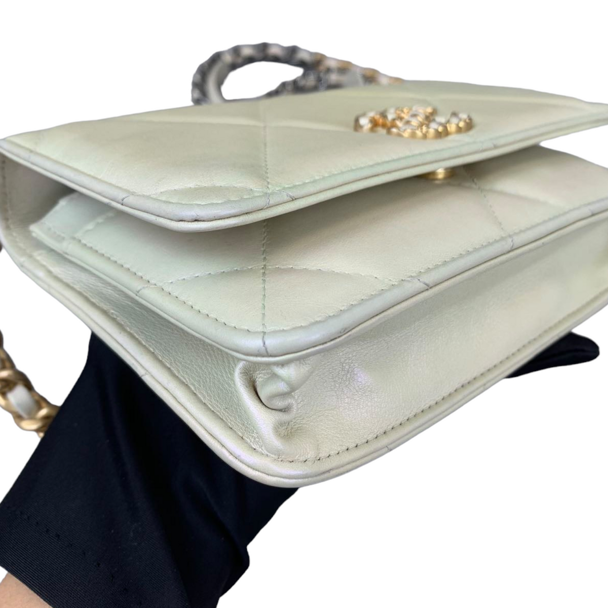 19 Quilted WOC Iridescent White