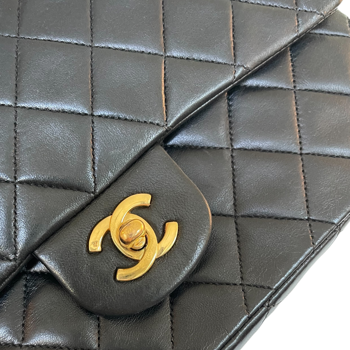 Vintage Classic Flap Medium Lambskin Black GHW