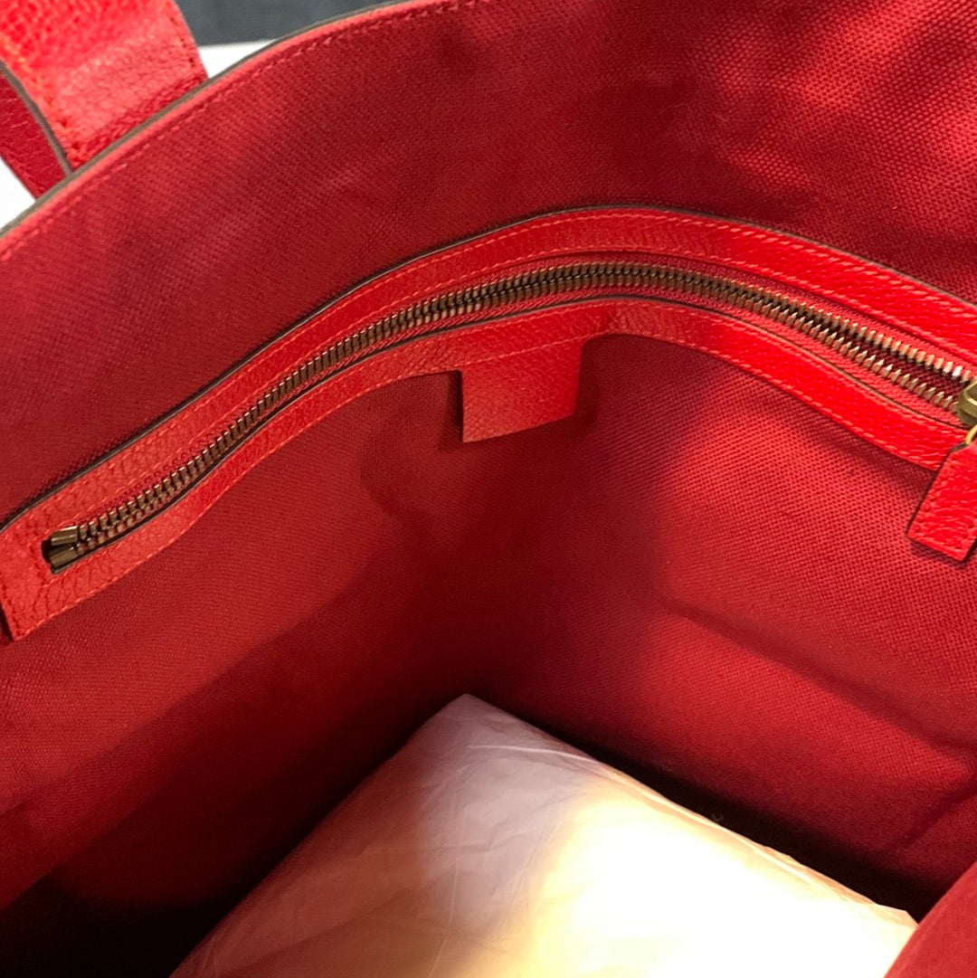 Gucci striped logo canvas tote bag.