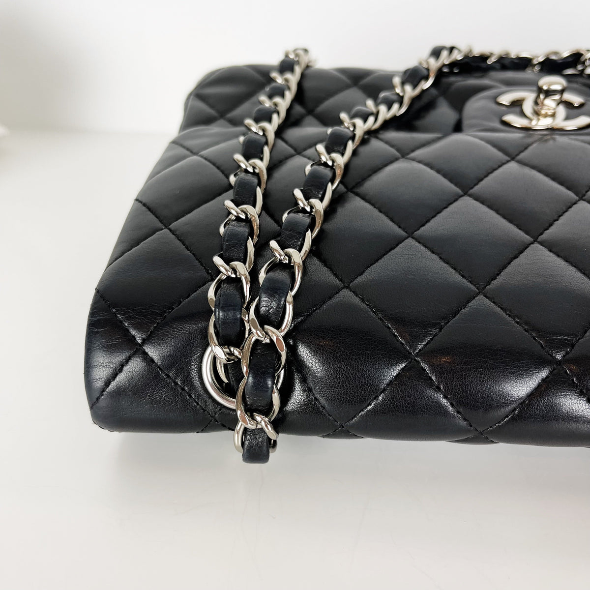 Classic Flap Medium Lambskin Black SHW