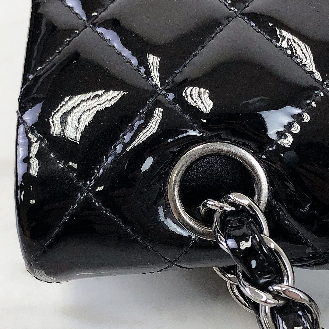 Medium Classic Flap Patent Black SHW