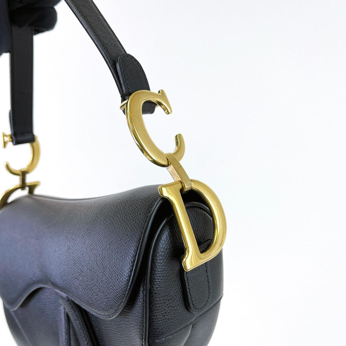 Medium Saddle Calfskin Black GHW