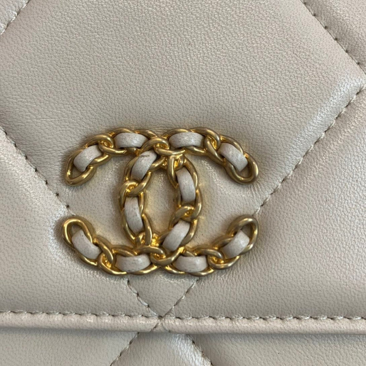 19 Quilted WOC Beige