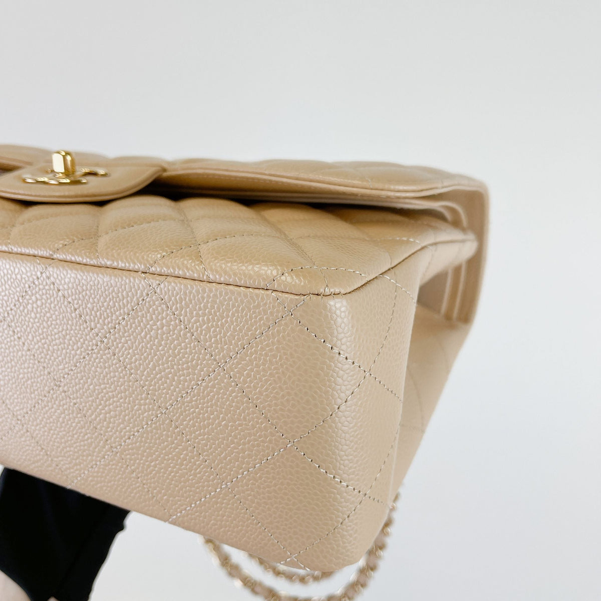 Double Flap Jumbo Caviar Beige GHW