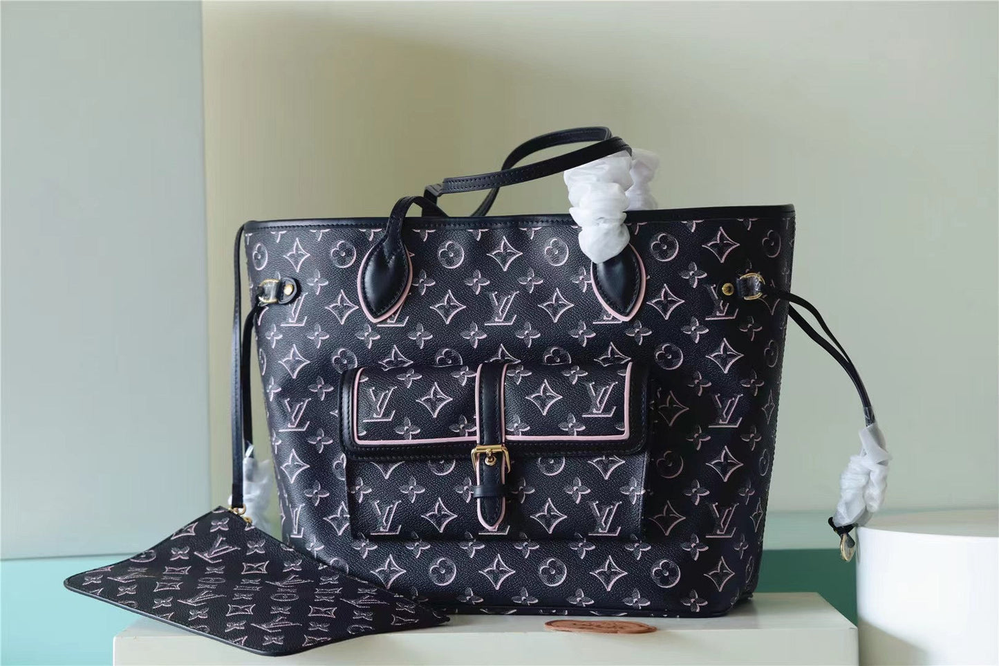 Louis Vuitton Neverfull MM Tote Bag
