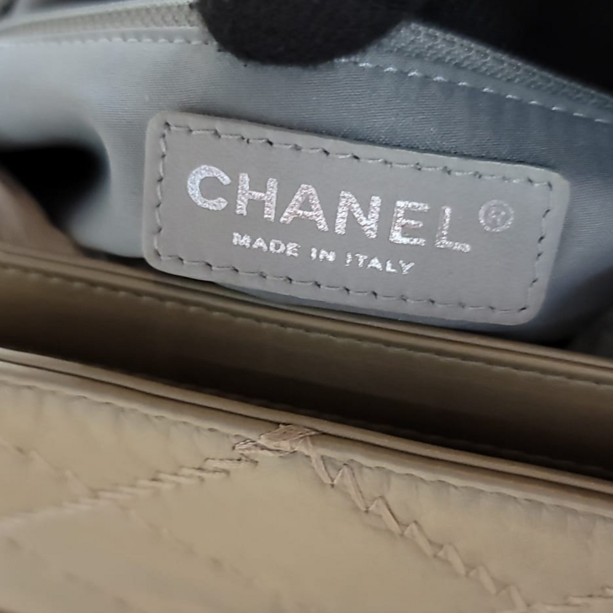 Seasonal Flap Calfskin Gold SHW