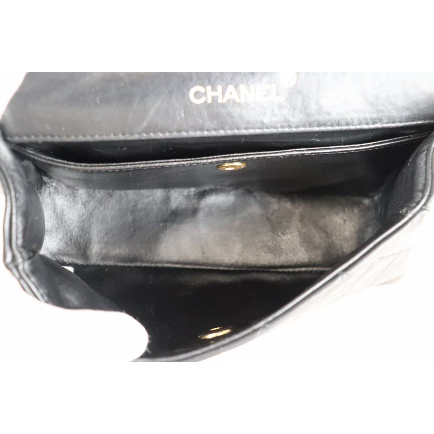 Rank A ｜ CHANEL Matelasse Lamb Leather Vintage Shoulder Bag ｜ 081002