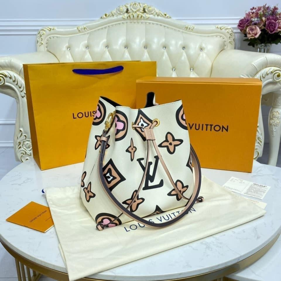 Louis Vuitton NeoNoe MM bag