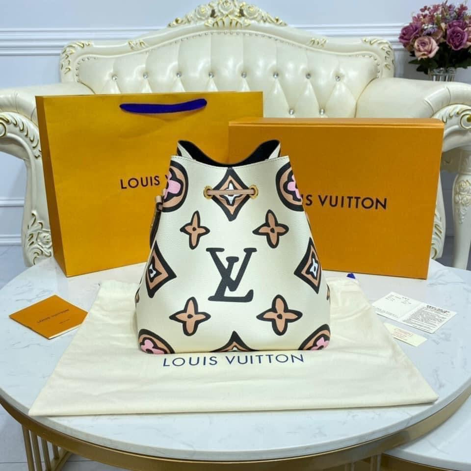 Louis Vuitton NeoNoe MM bag