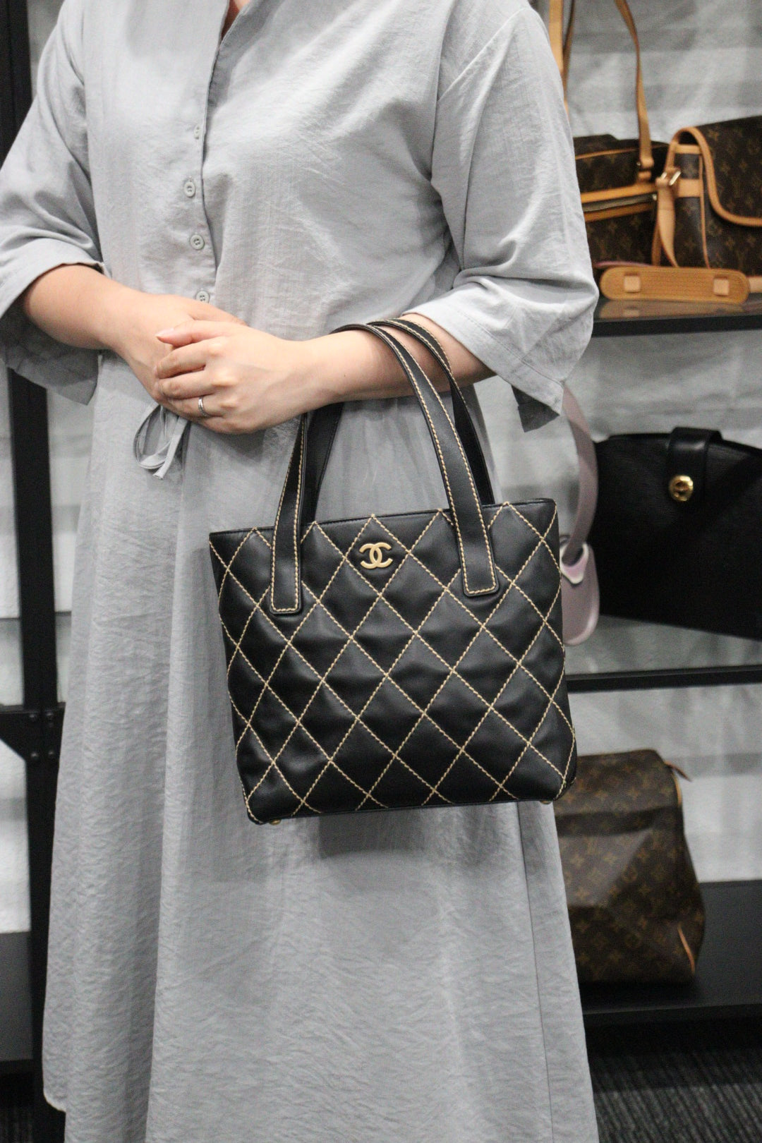 Rank A ｜Chanel Lamb Skin Wild Stitching Coco Mark Handbag ｜V23070708