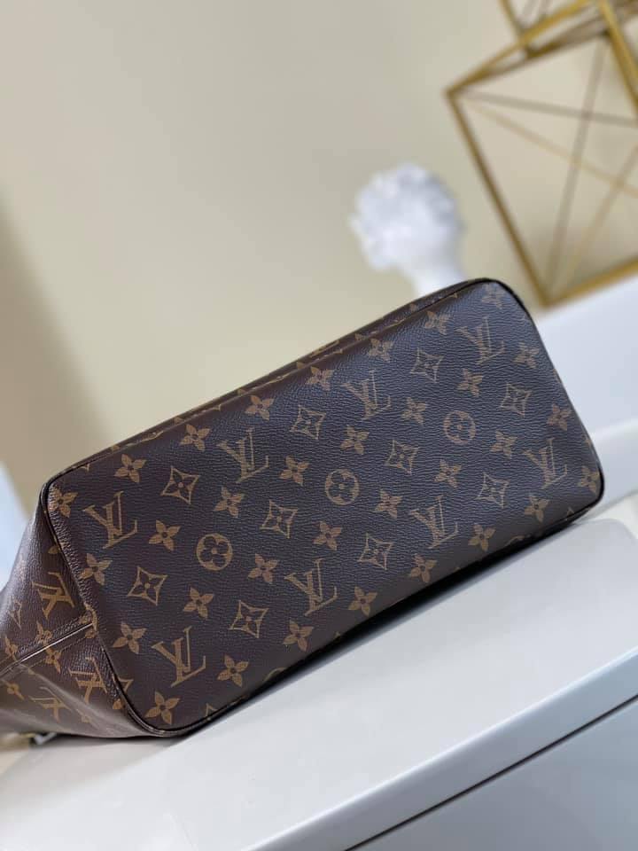 Louis Vuitton Neverfull MM Tote Bag
