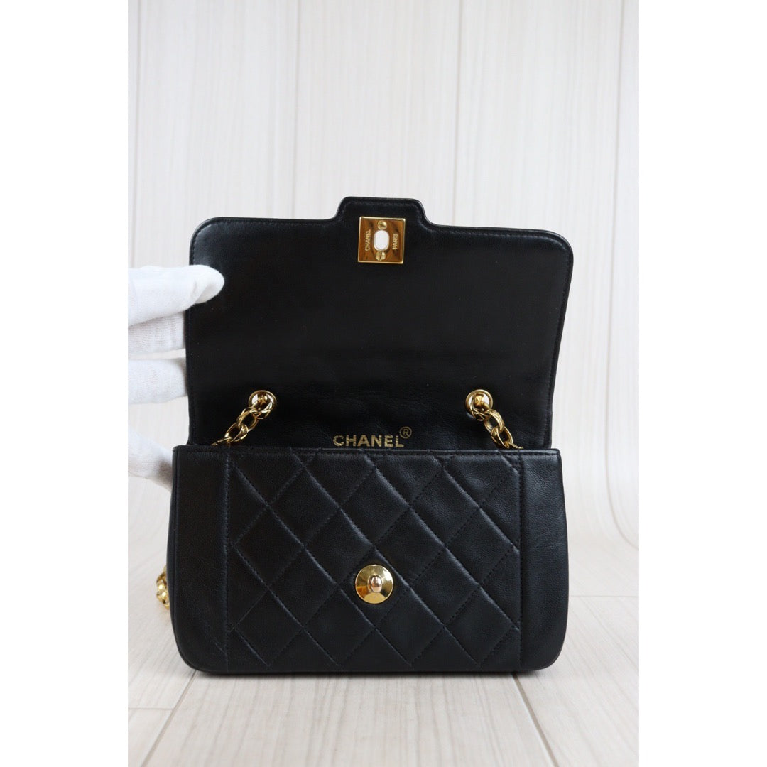 Rank AB ｜ CHANEL Matrass Lamb Leather Chain Shoulder Bag｜23042211