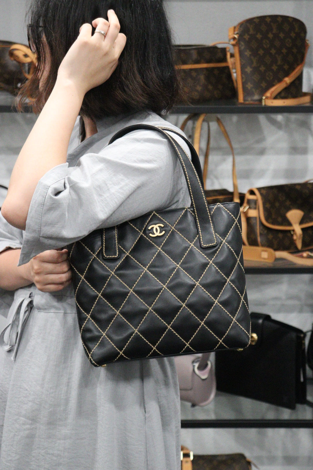 Rank A ｜Chanel Lamb Skin Wild Stitching Coco Mark Handbag ｜V23070708