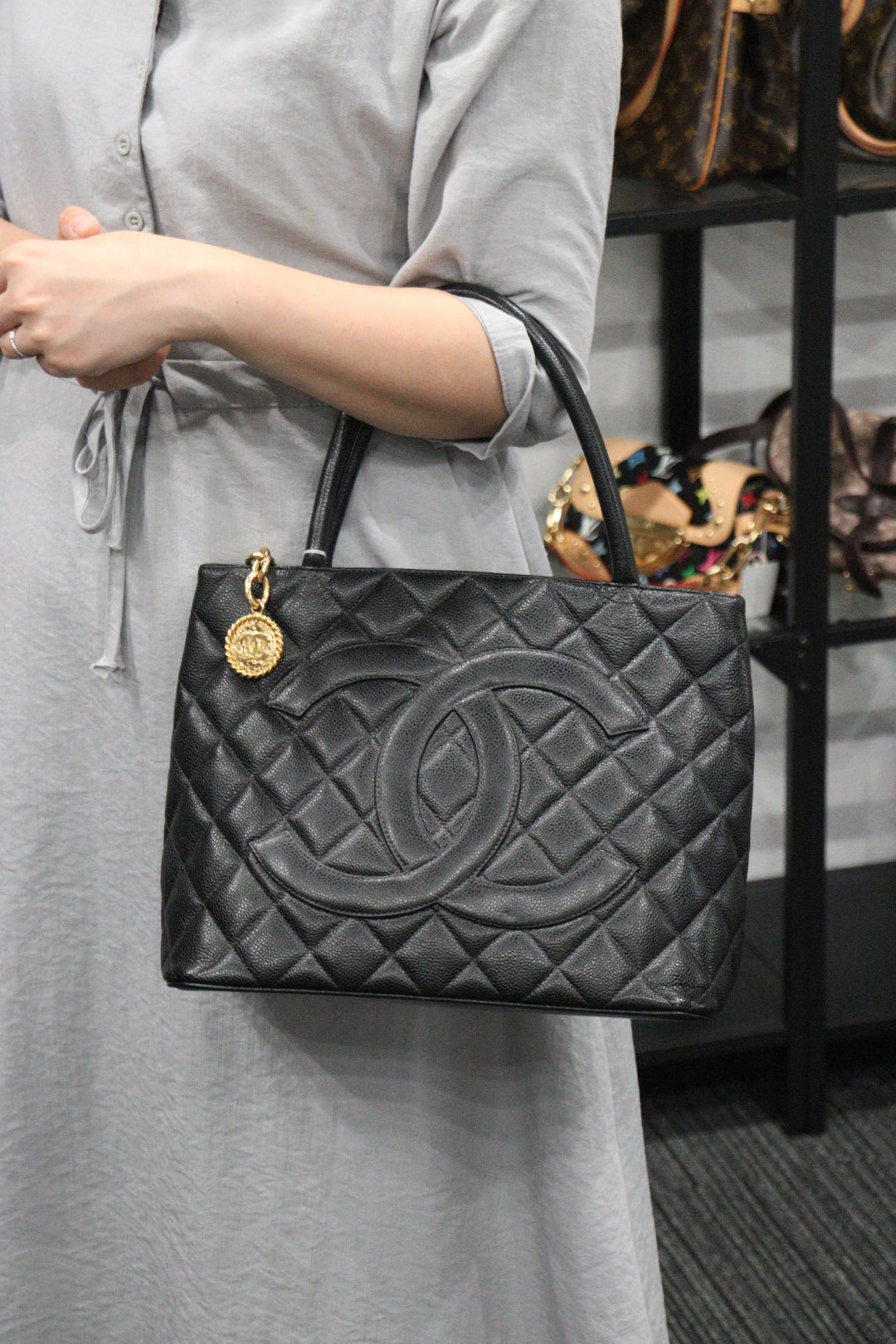 Rank A ｜ CHANEL Caviar Skin Leather Calf Leather Tote Bag｜V23071410