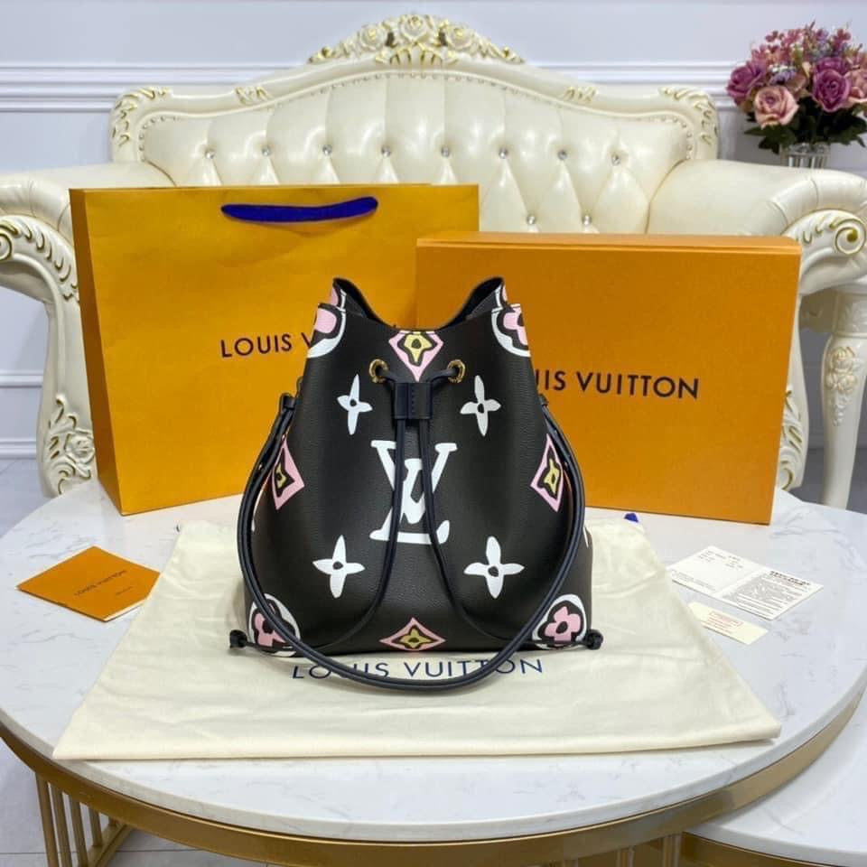 Louis Vuitton NeoNoe MM bag