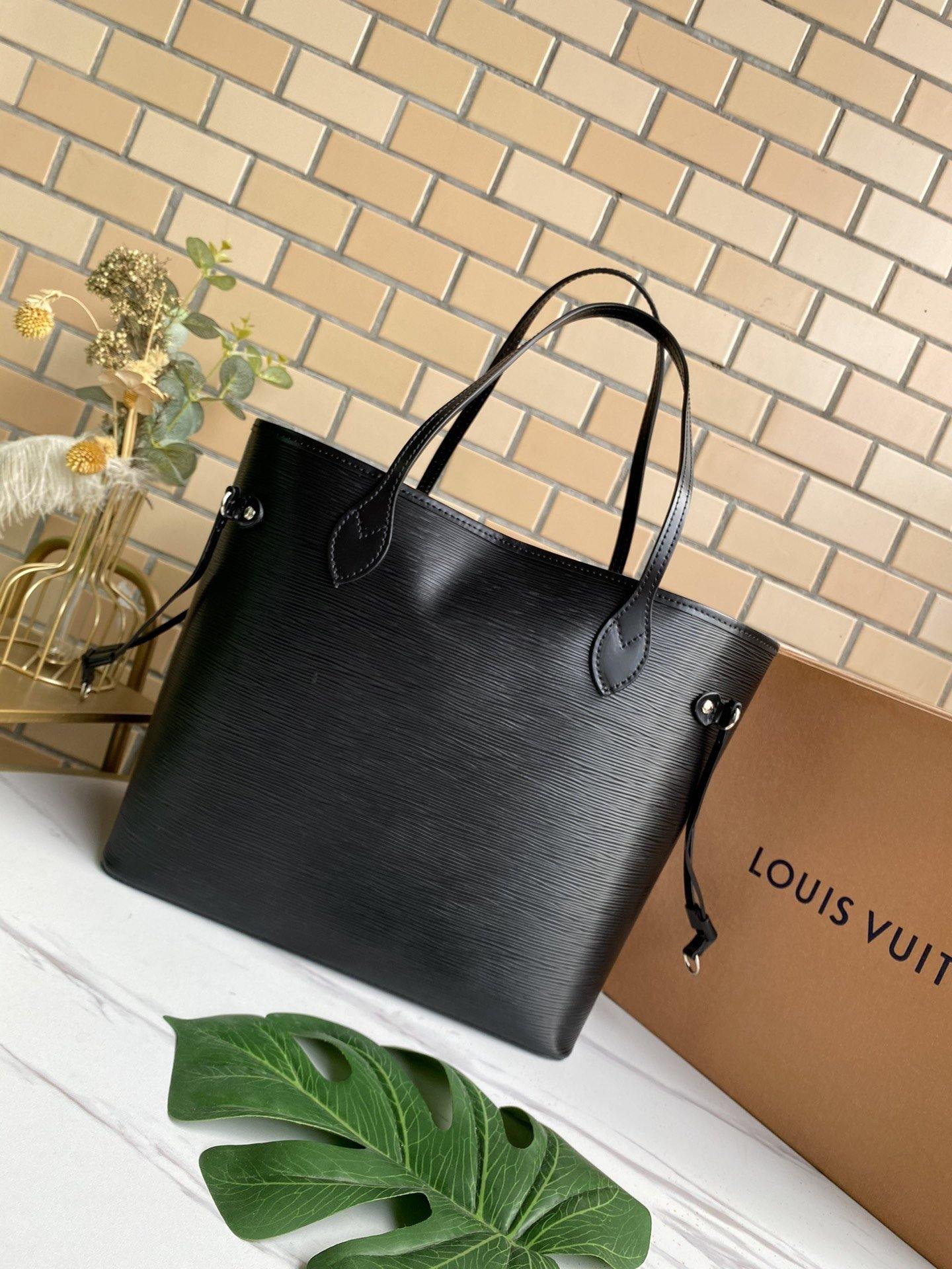 Louis Vuitton Neverfull MM Tote Bag