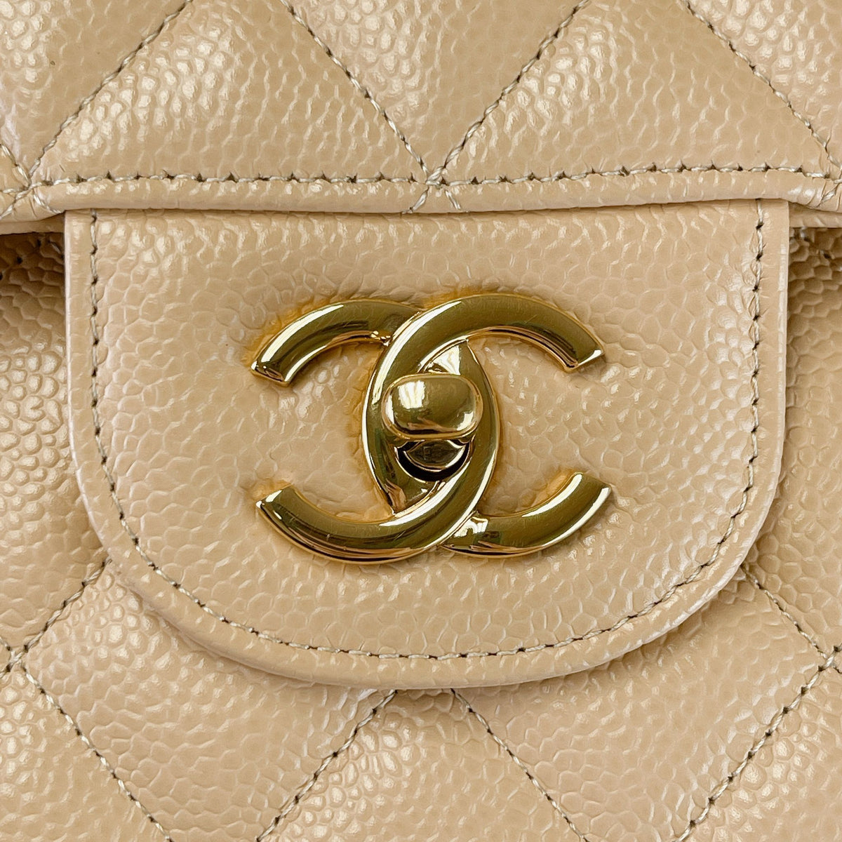 Double Flap Jumbo Caviar Beige GHW