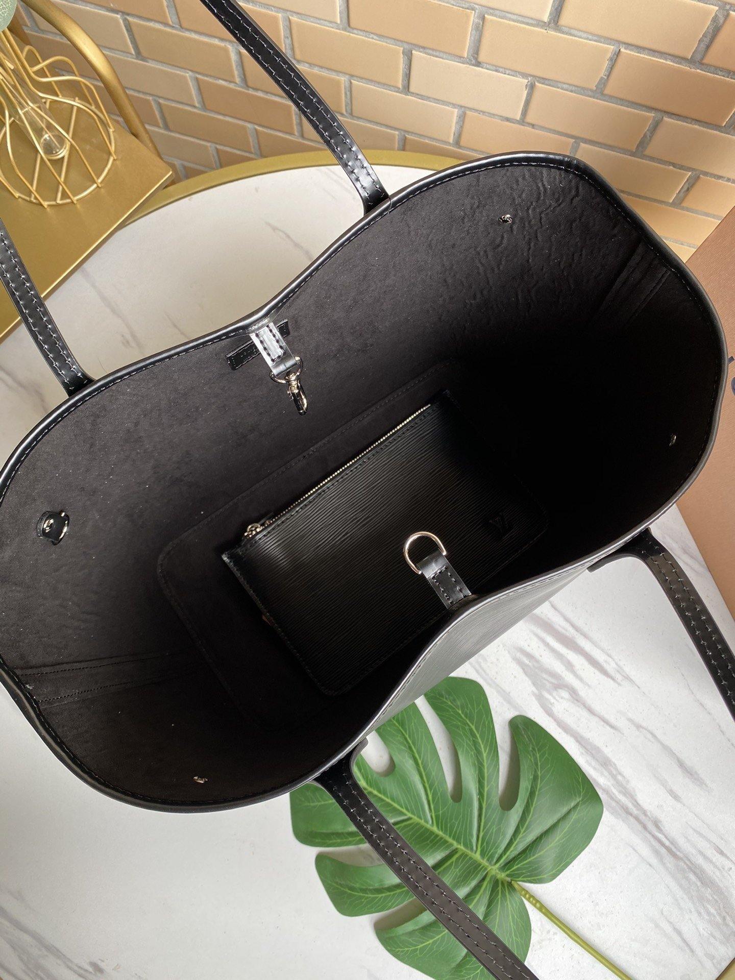 Louis Vuitton Neverfull MM Tote Bag