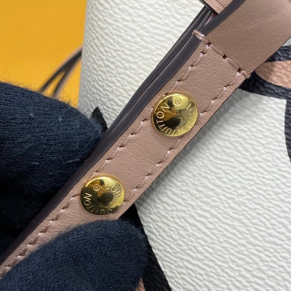 Louis Vuitton NeoNoe MM bag