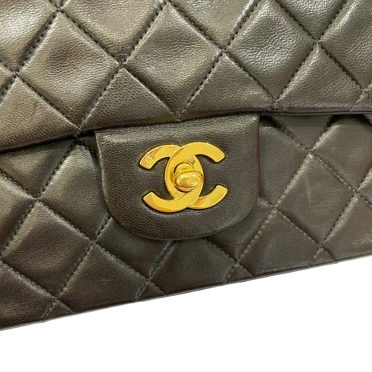 Vintage Classic Flap Medium Lambskin Black GHW