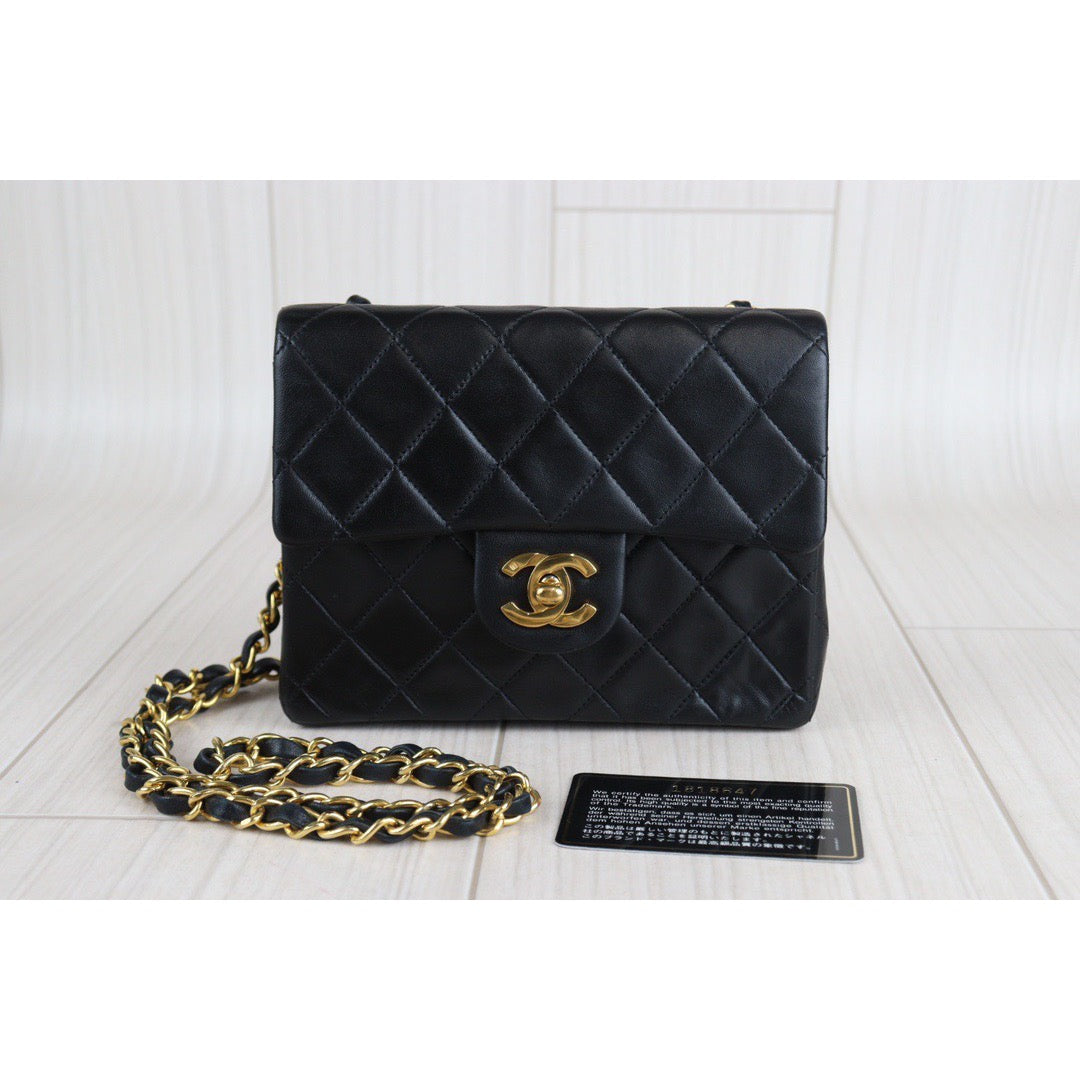 Rank AB ｜ CHANEL Black Lanbskin Square 17 Shoulder Bag Made In 1989～1991 Year｜V23071427