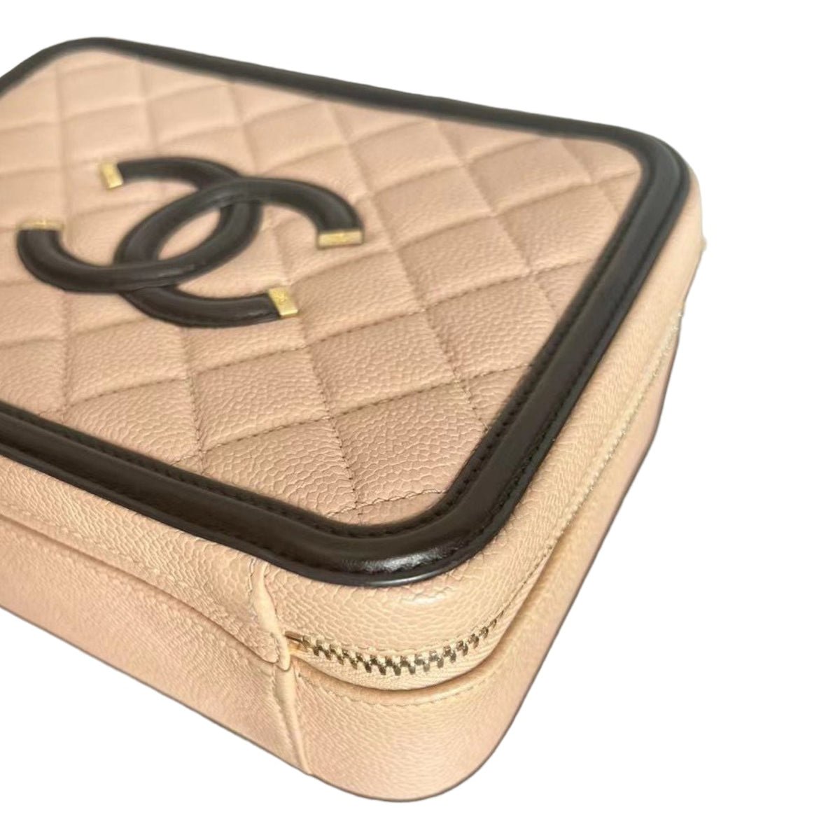 CC Medium Caviar Quilted Vanity Case Beige GHW