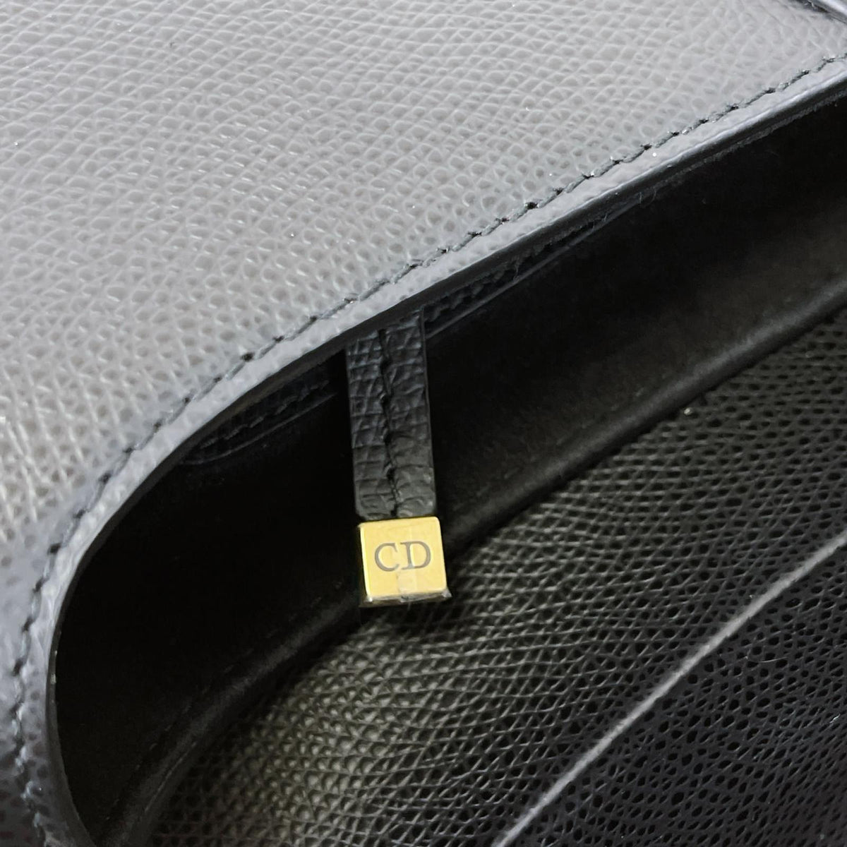 Medium Saddle Calfskin Black GHW