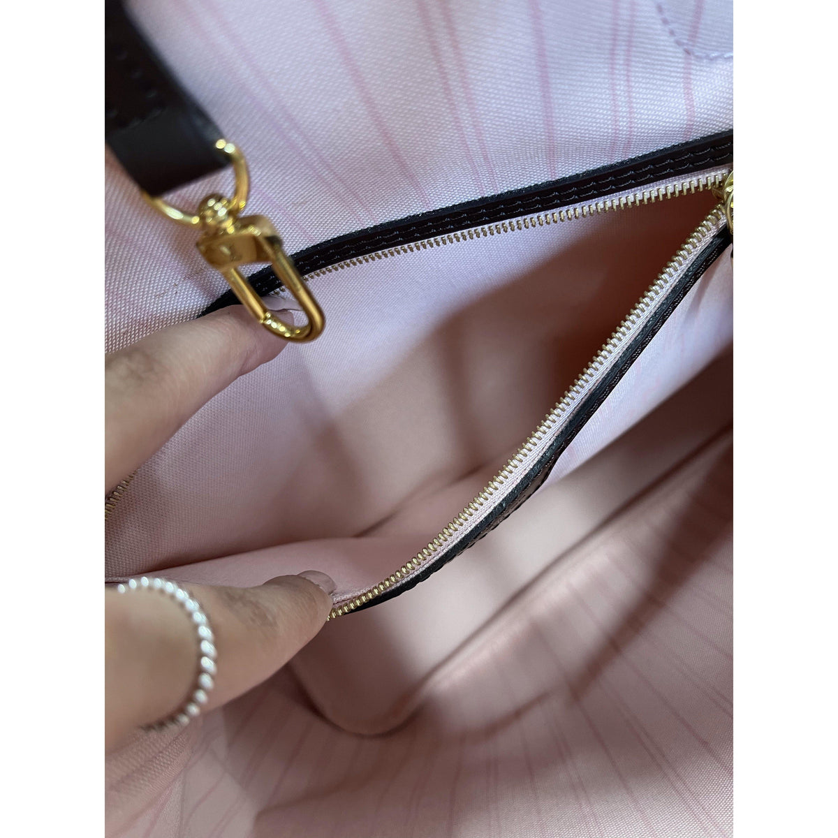 Louis Vuitton Neverfull MM in Damier Ebene Rose Ballerine