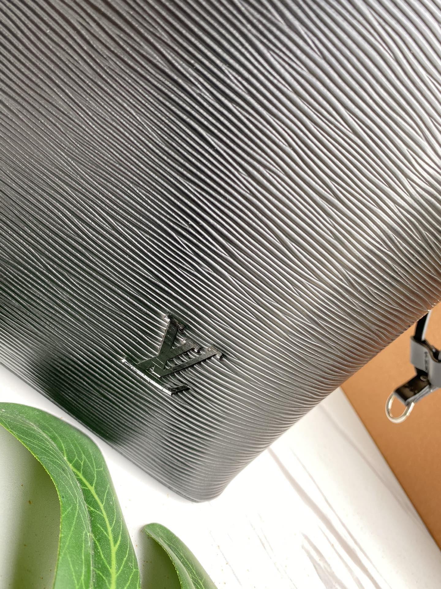 Louis Vuitton Neverfull MM Tote Bag