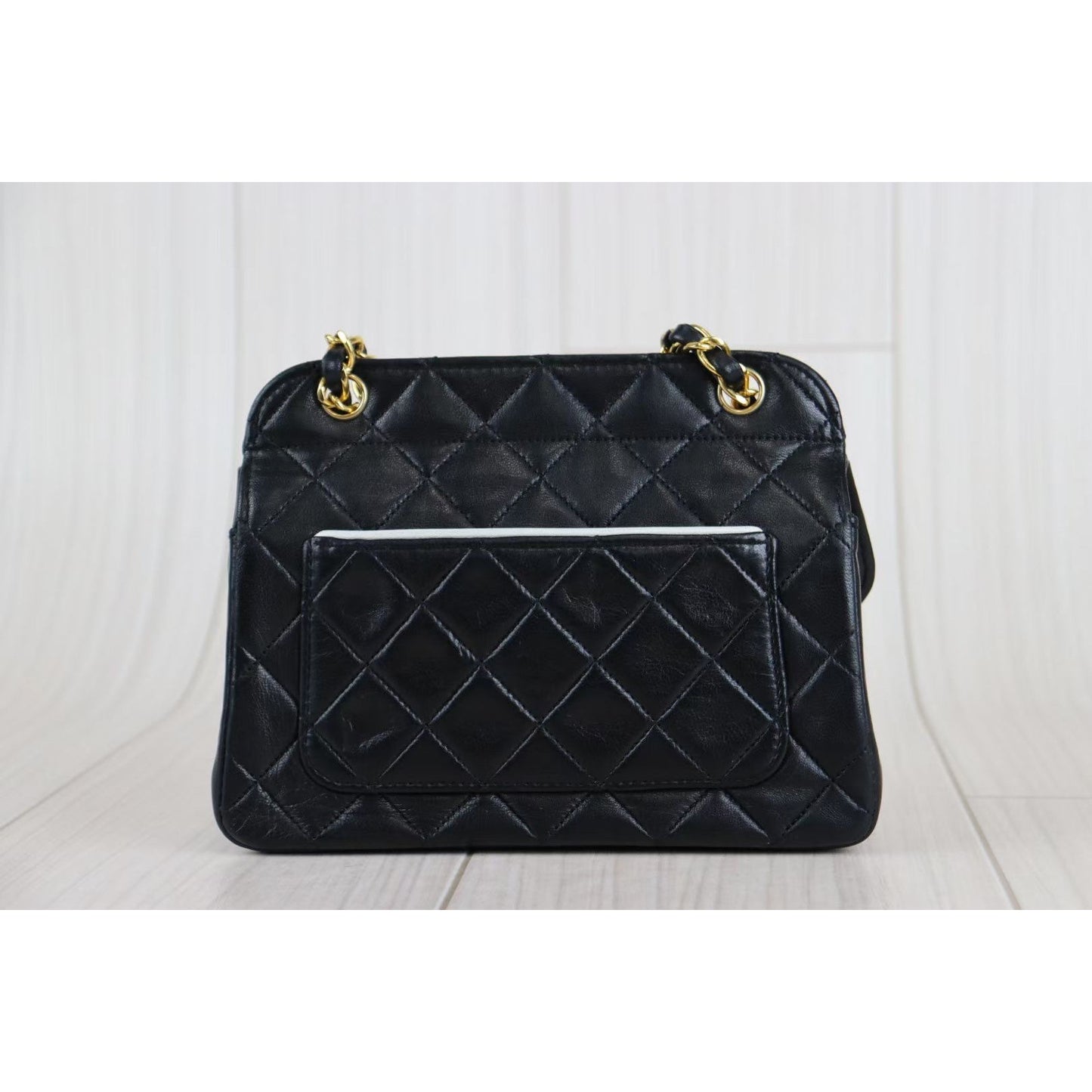 Rank A ｜ CHANEL Matelasse Lamb Leather Vintage Shoulder Bag ｜ 081002