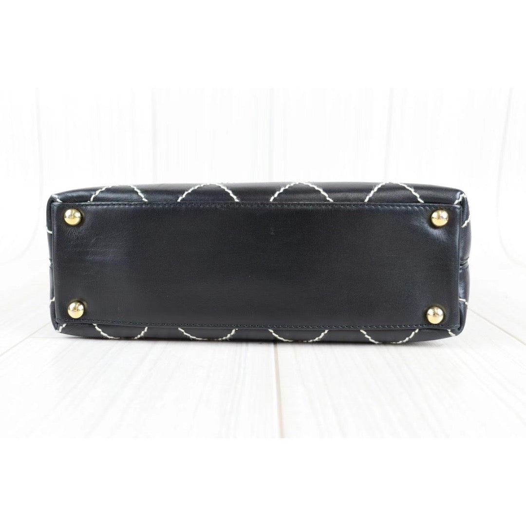 Rank A ｜Chanel Lamb Skin Wild Stitching Coco Mark Handbag ｜22102007