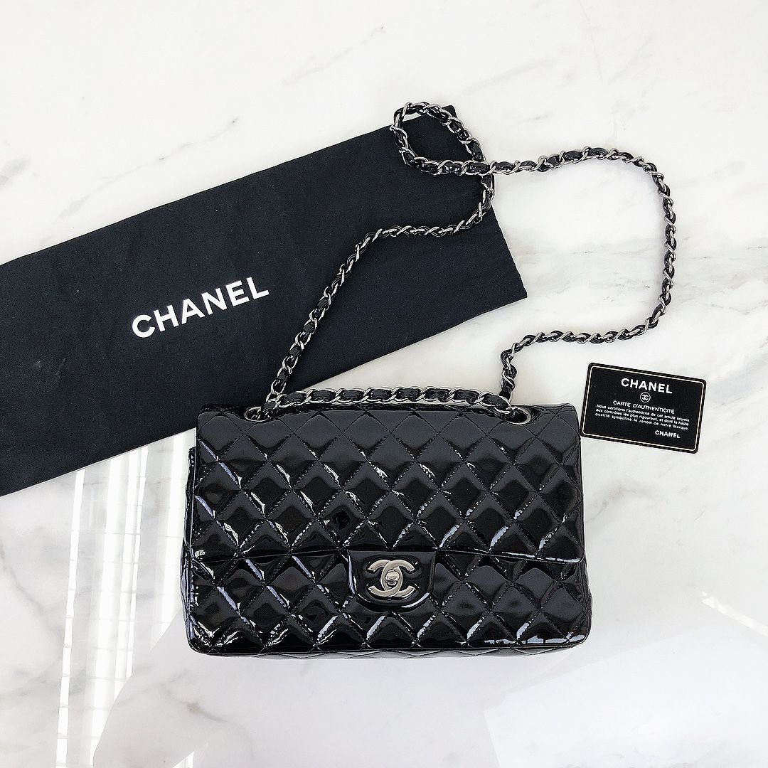 Medium Classic Flap Patent Black SHW