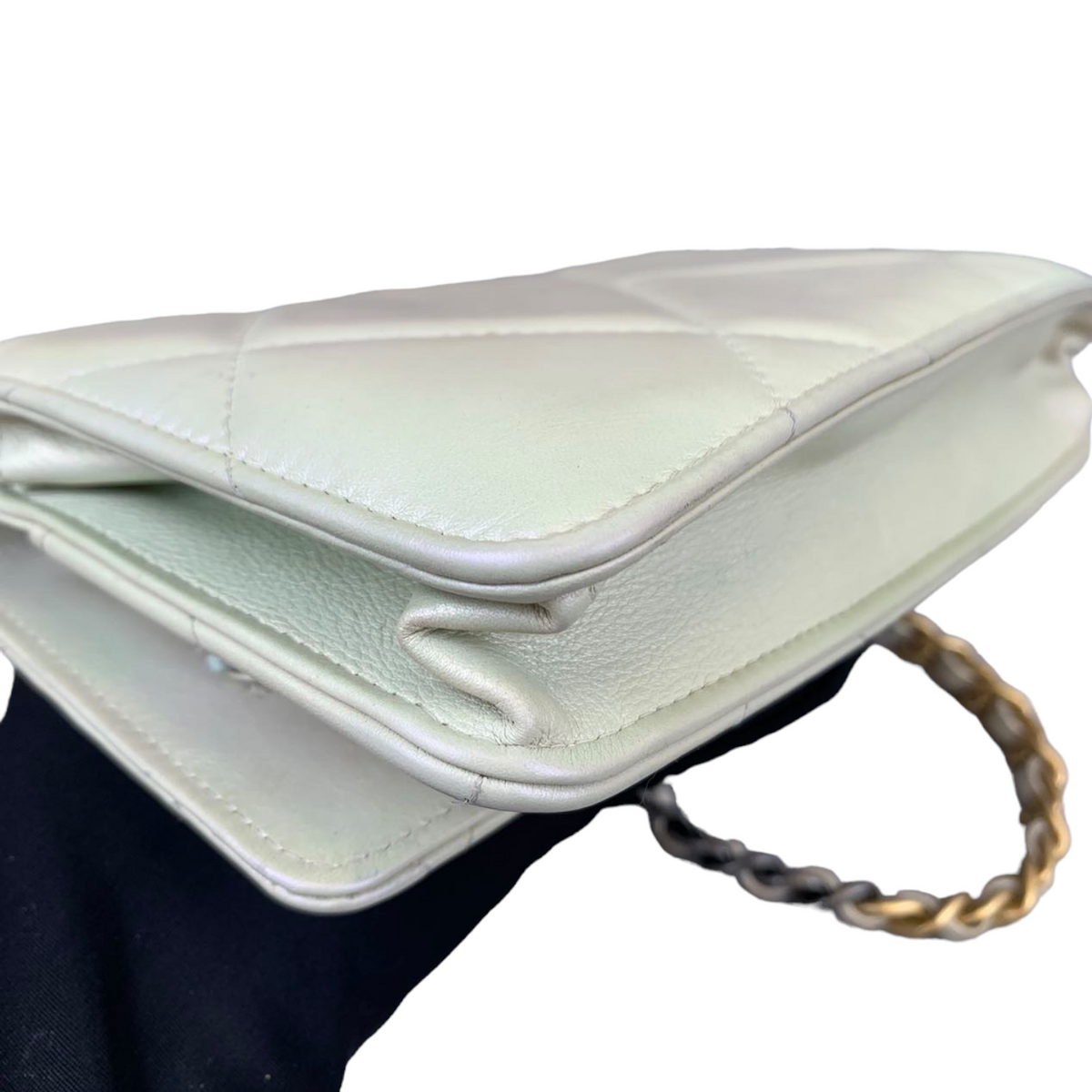 19 Quilted WOC Iridescent White
