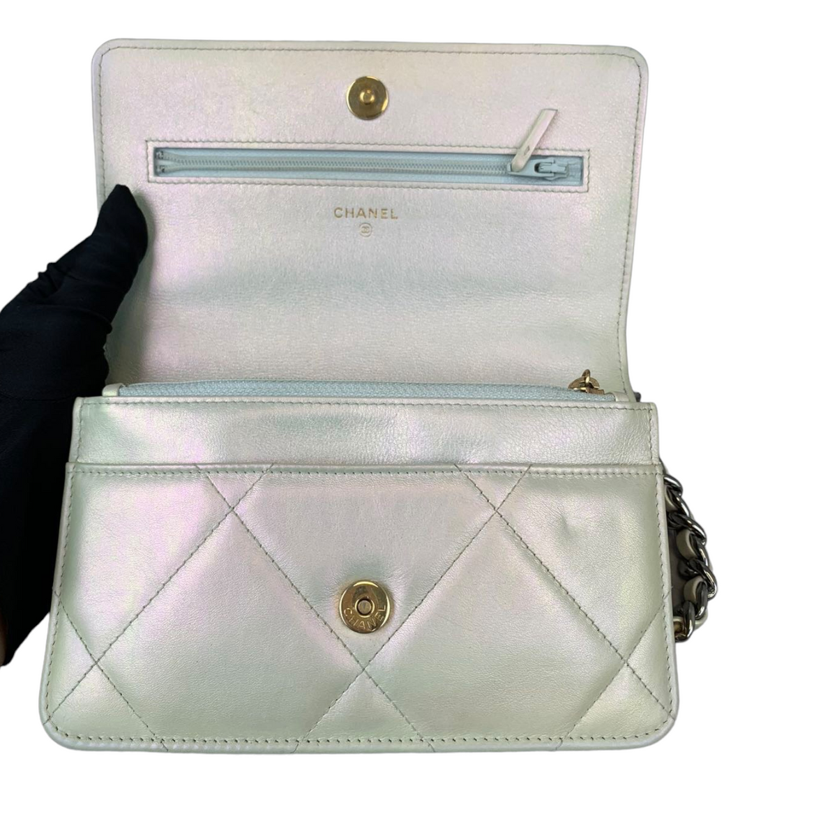 19 Quilted WOC Iridescent White