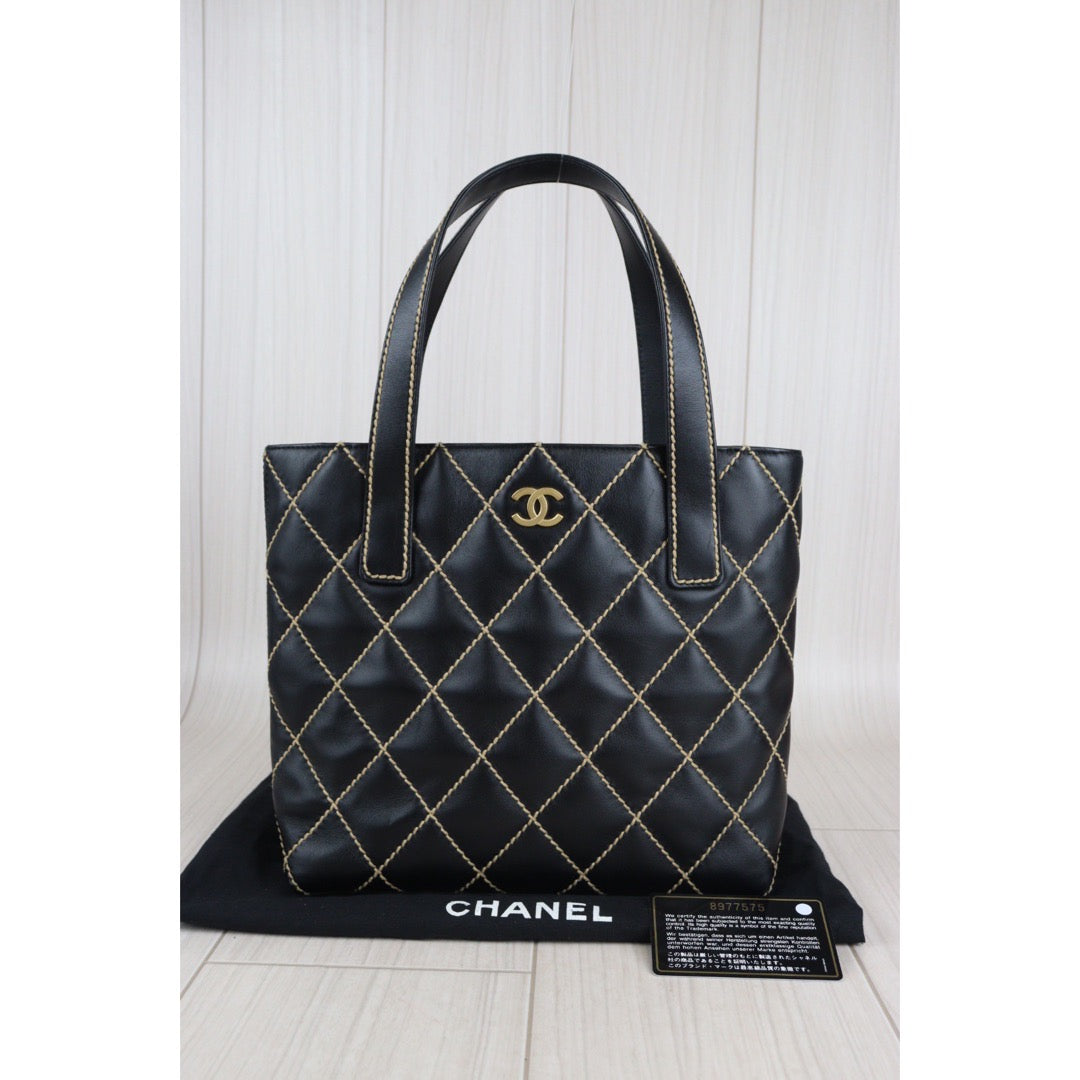 Rank A ｜Chanel Lamb Skin Wild Stitching Coco Mark Handbag ｜V23070708