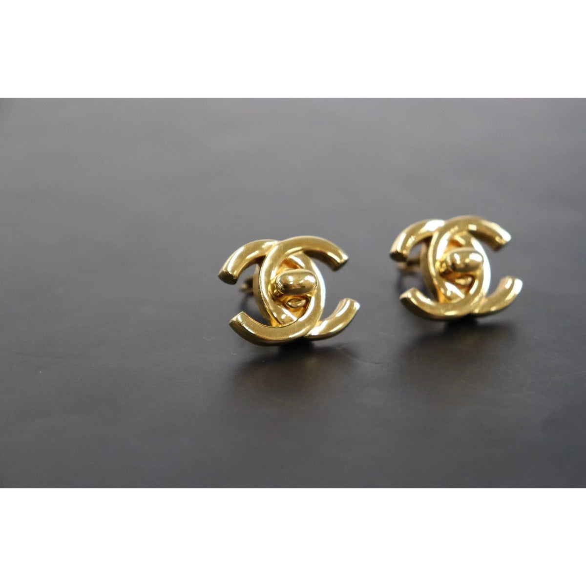 Rank SA ｜CHANEL Coco Mark Vintage Earrings ｜072706