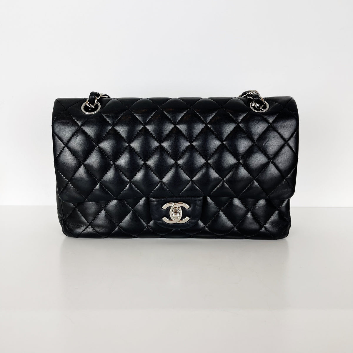 Classic Flap Medium Lambskin Black SHW