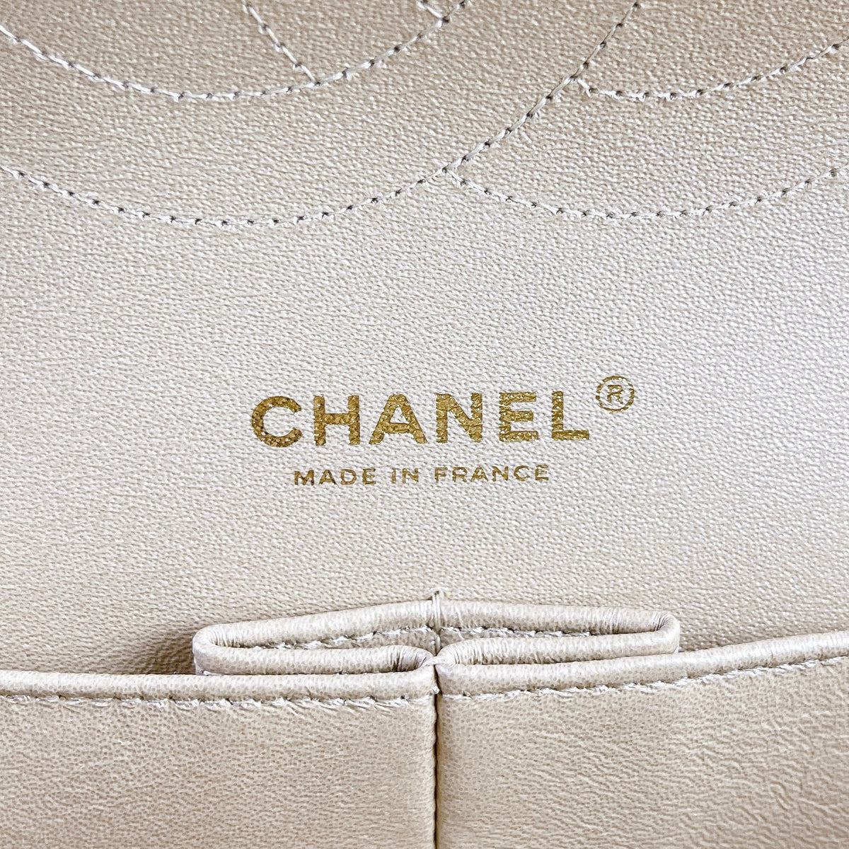 Classic Flap Jumbo Caviar Beige Iridescent GHW