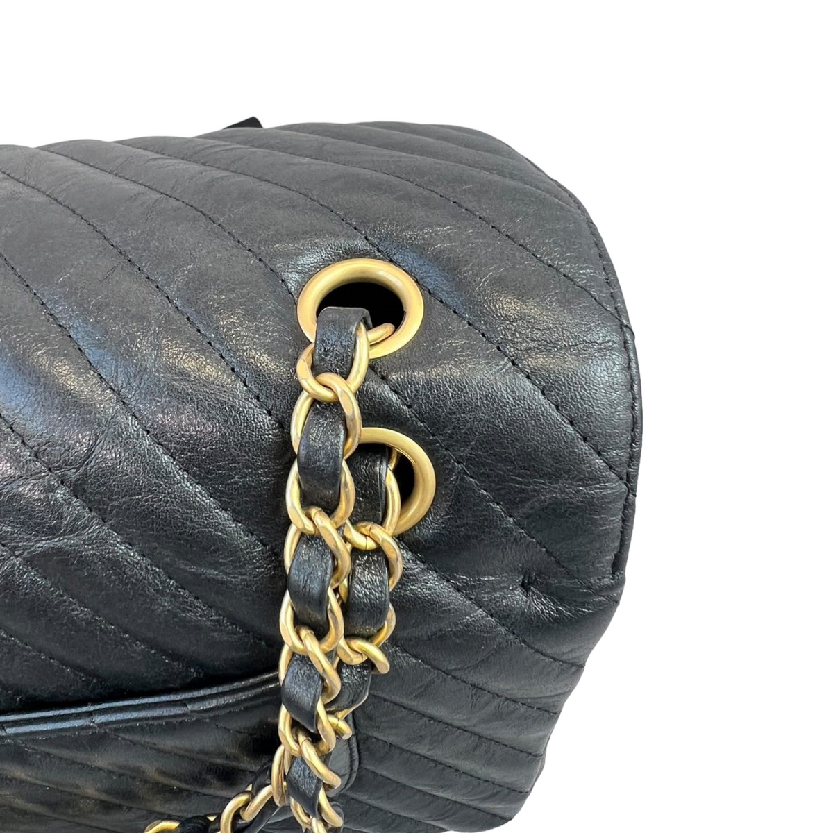 Classic Flap Medium Chevron Metallic Calfskin Black GHW