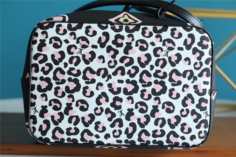Louis Vuitton NeoNoe MM Bag