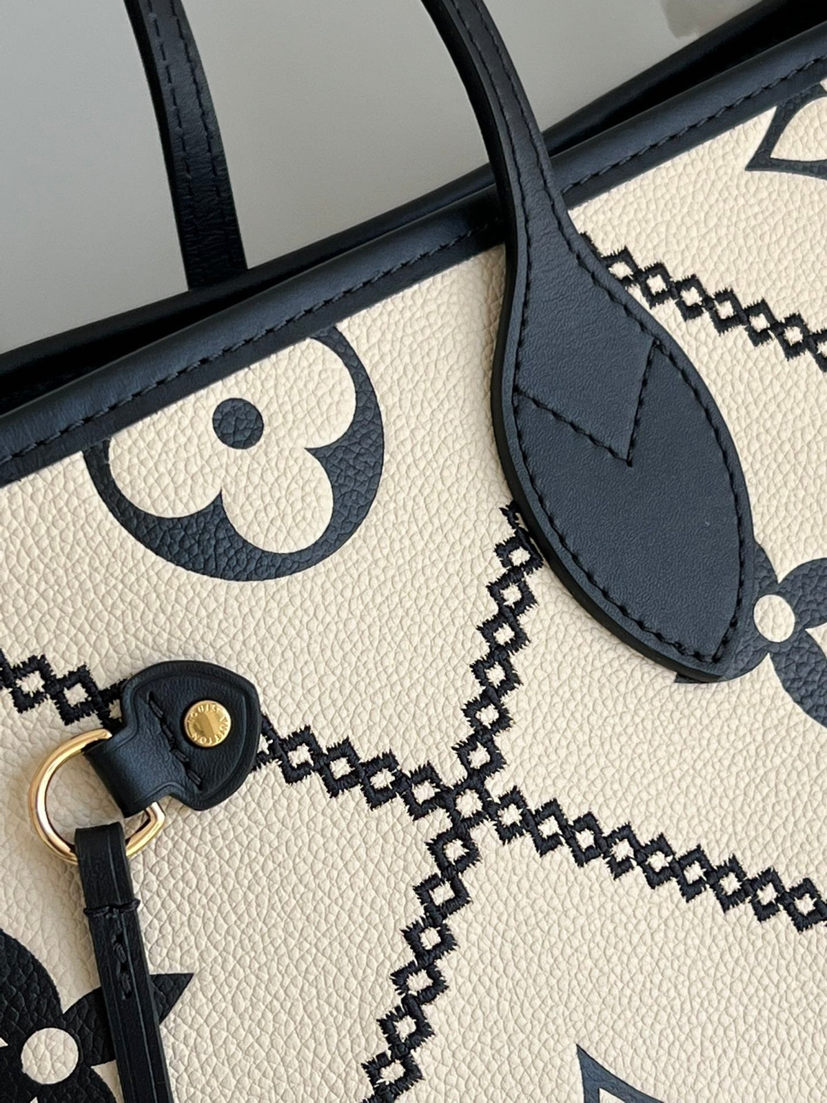 Louis Vuitton Neverfull MM Bag