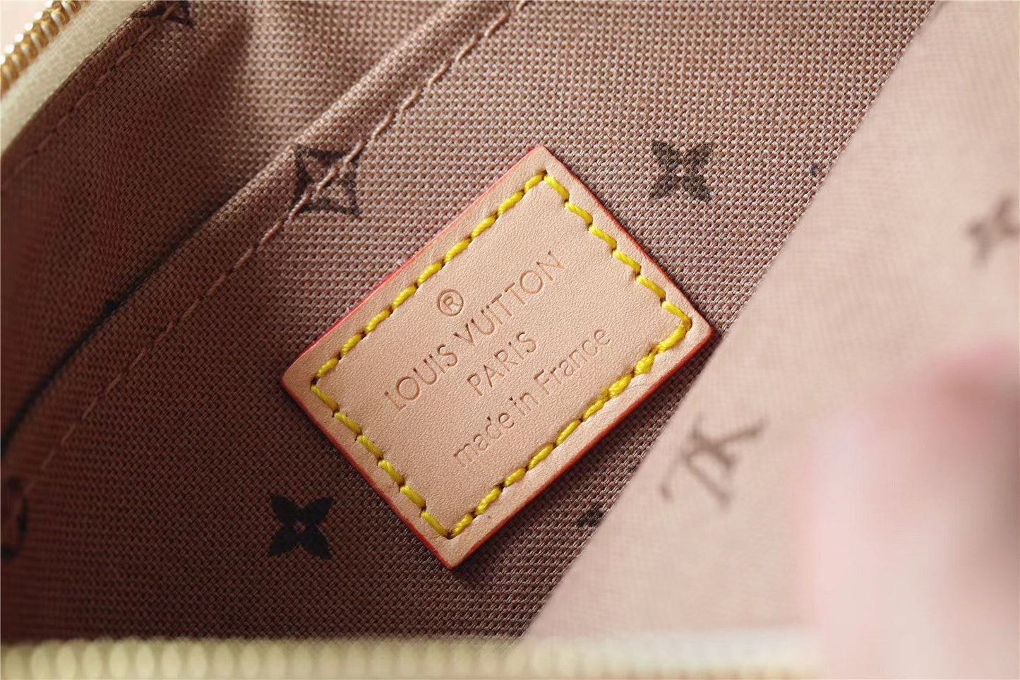 Louis Vuitton Neverfull MM Tote Bag