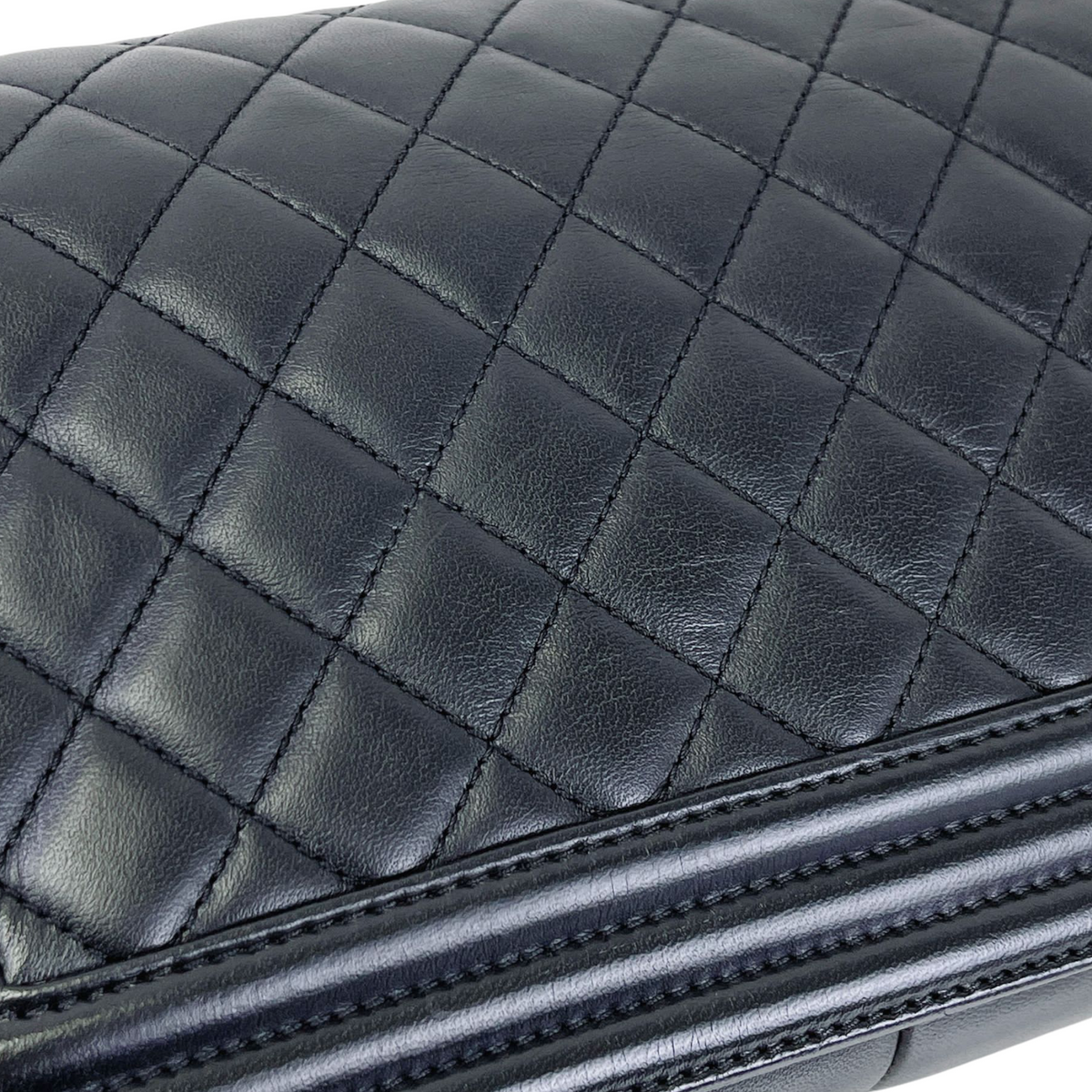 Boy Old Medium Calfskin Black GHW