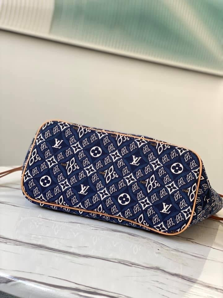 Louis Vuitton Neverfull MM Bag