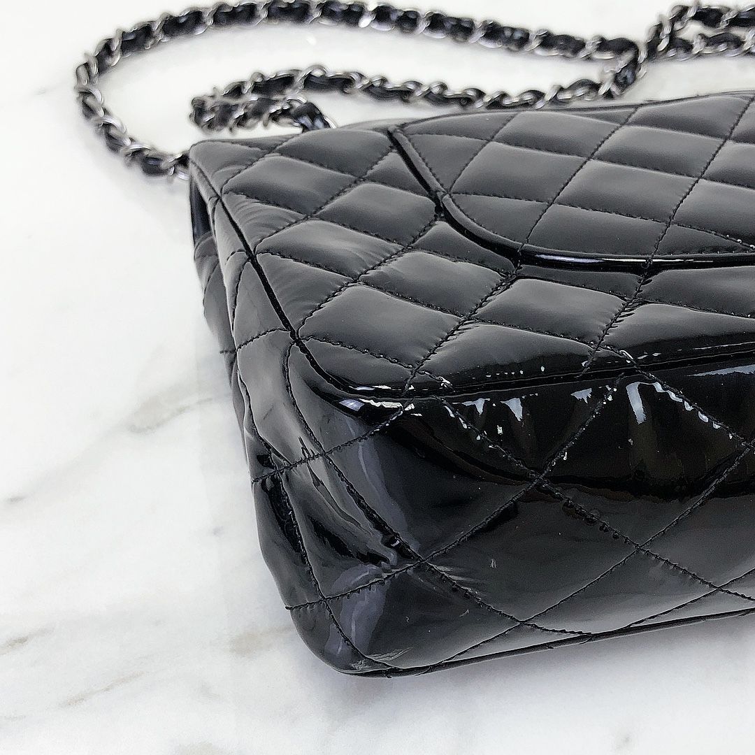 Medium Classic Flap Patent Black SHW