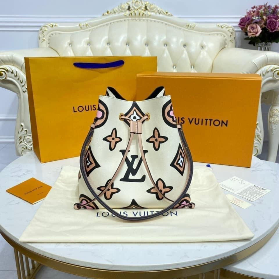 Louis Vuitton NeoNoe MM bag